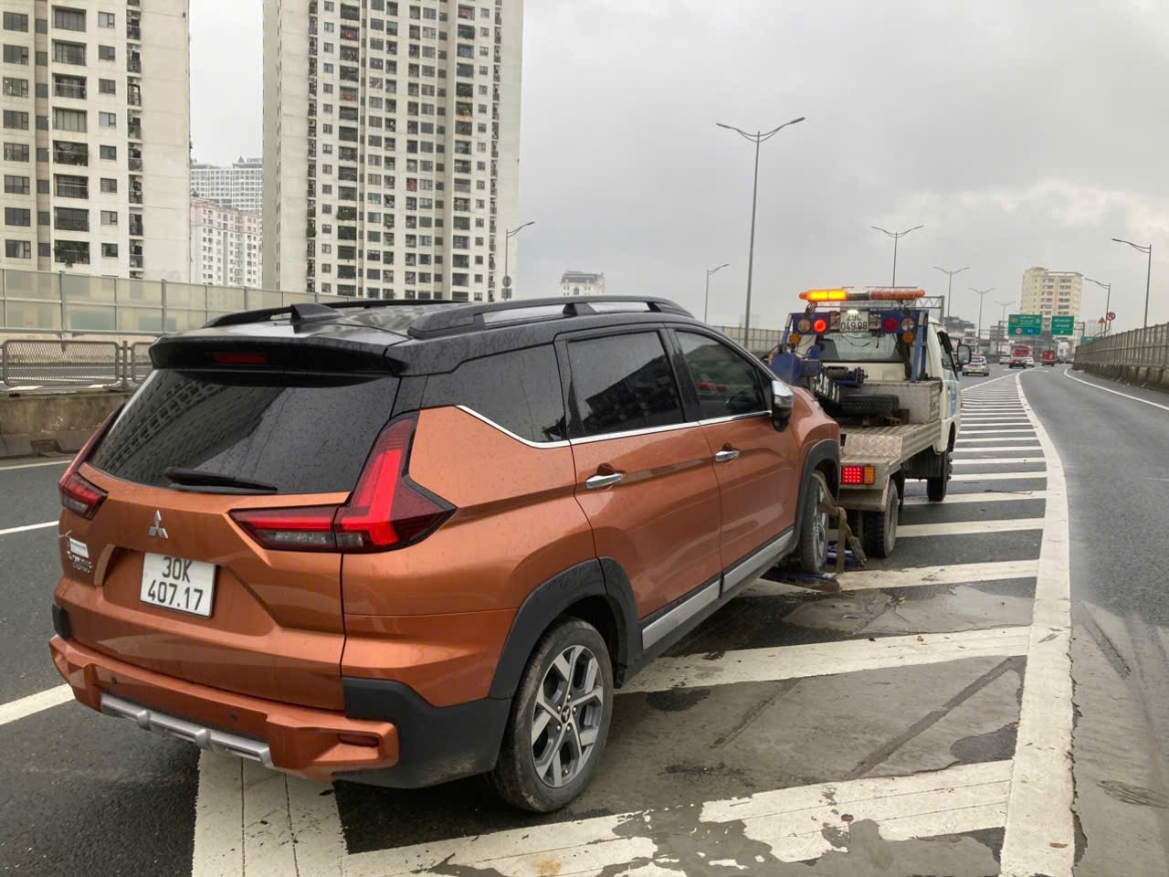 Thay mới cầu chì đúng thông số kỹ thuật để đảm bảo an toàn