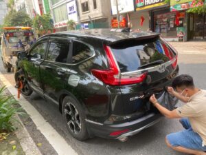 Cứu hộ kích bình ắc quy xe ô tô