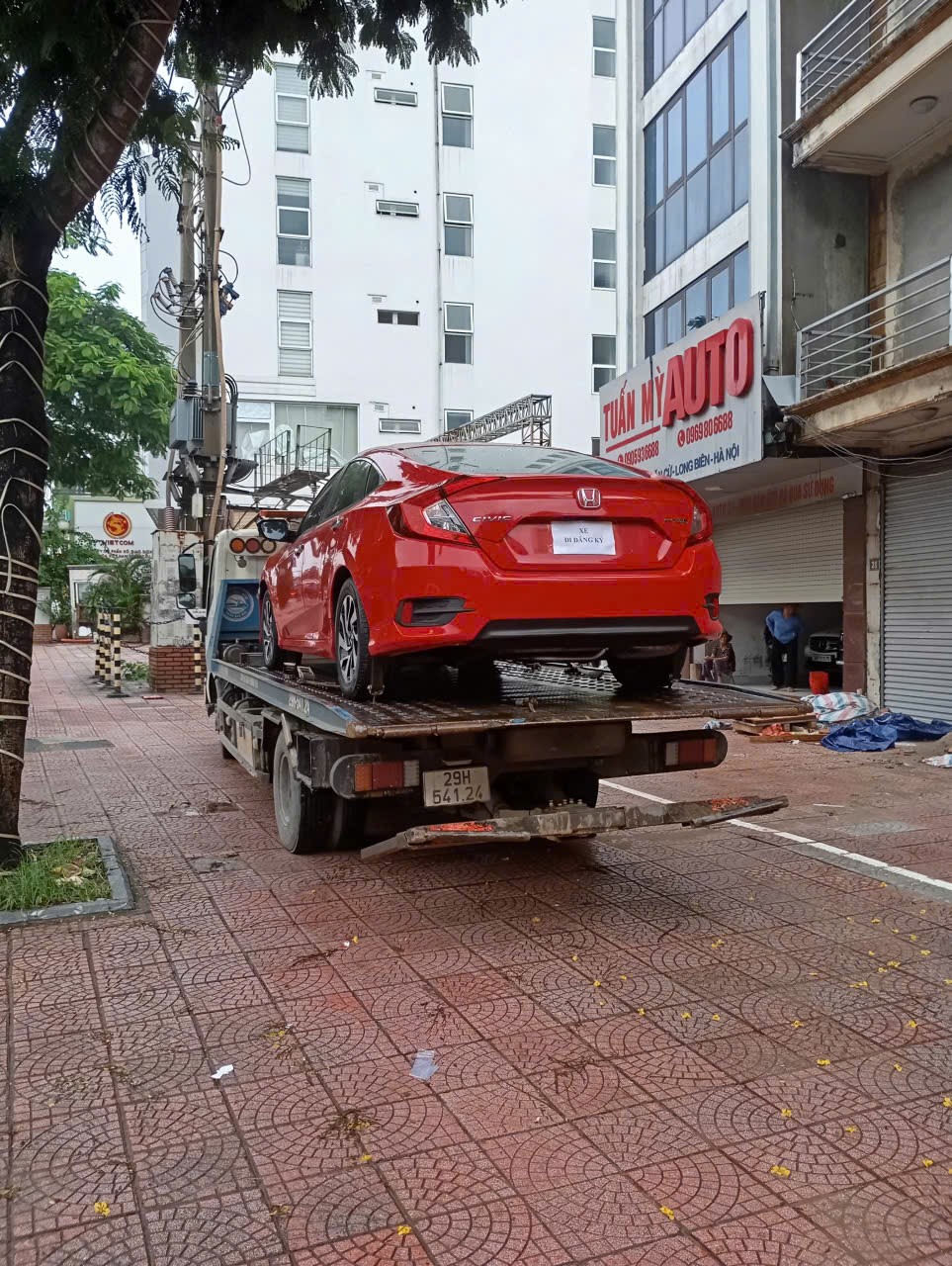 Cứu hộ rò rỉ dầu động cơ được xử lý nhanh