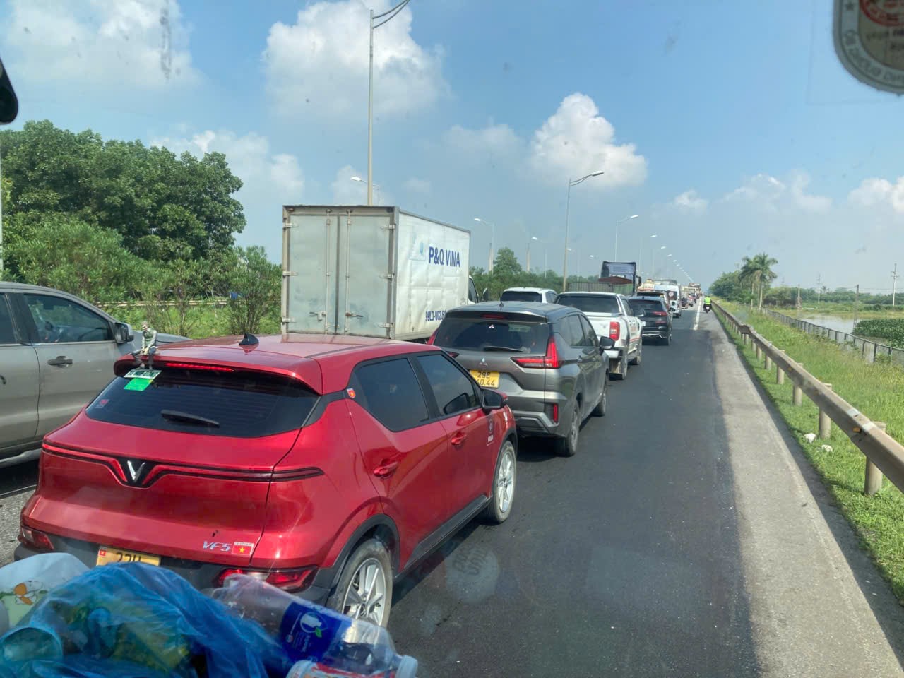 Những nguyên nhân cần dịch vụ cứu hộ thay lốp xe ô tô