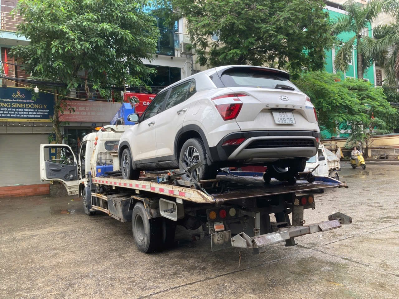 Hỗ trợ ô tô gặp sự cố giữa đường, xử lý nhanh chỉ sau 10 phút