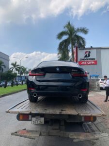 Cứu hộ xe điện hết pin