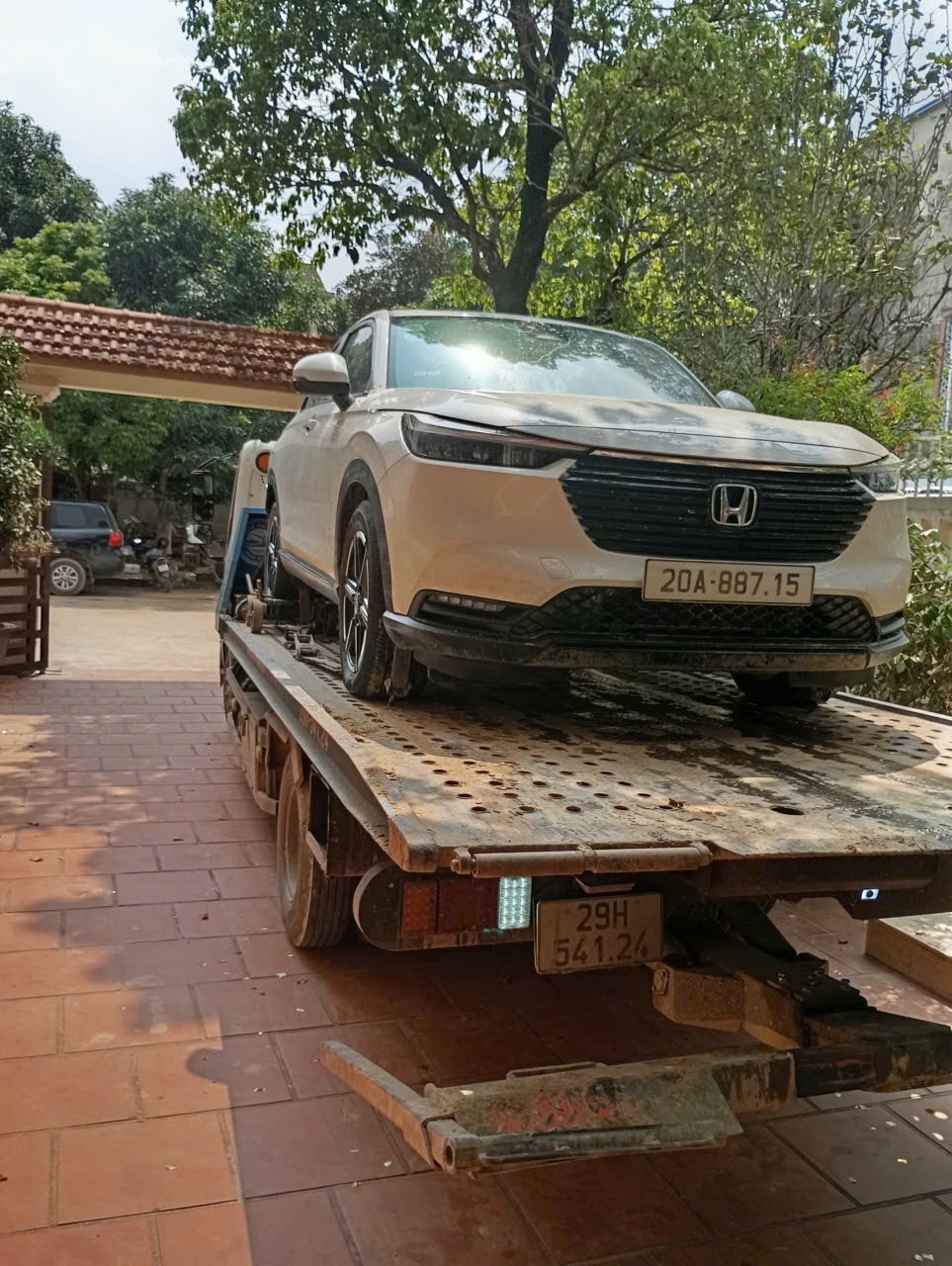 Có rất nhiều nguyên nhân khiến ắc quy ô tô hết giữa chừng