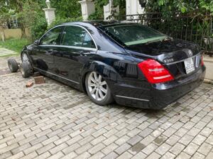 Cứu hộ sửa bình ắc quy xe ô tô